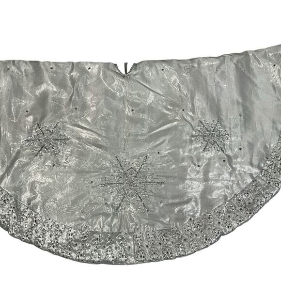 Santas Best Tree Skirt Silver Beautiful Snowflake Detailing Made in India - Picture 4 of 16